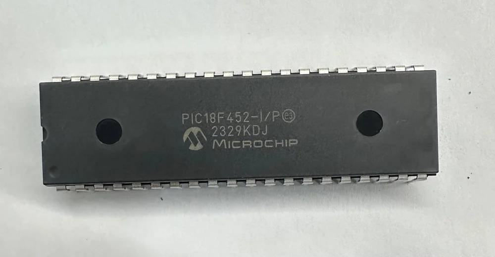 pic-18f452-i-p-microcontroller-1000x1000